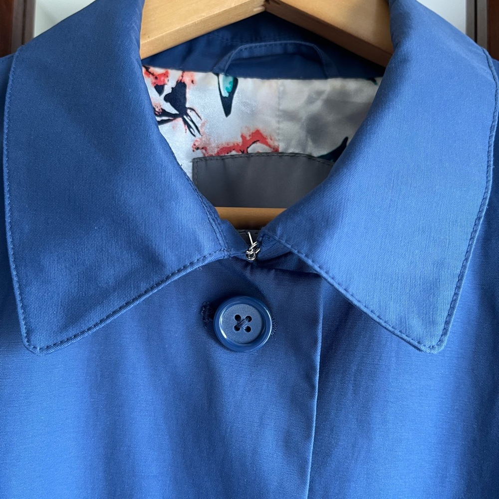 EUC Blue Spring Trench Floral lining Large